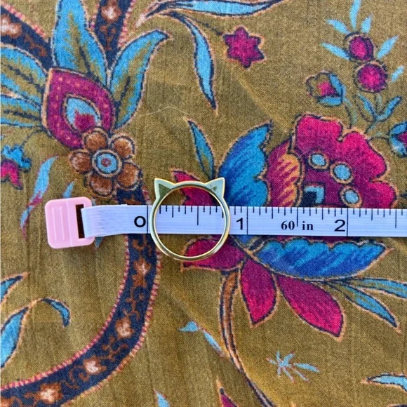 Gold-colored Cat Ear Ring - Picture 3 of 3